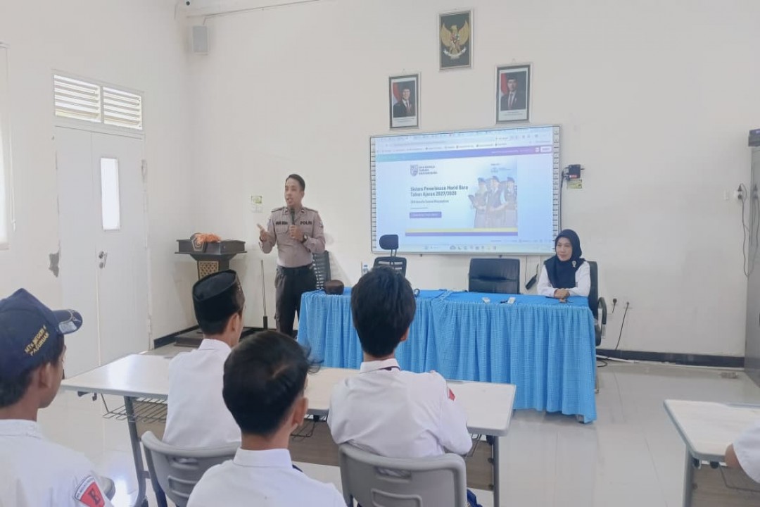 Buka Peluang Pendidikan Lanjutan, Kanit Binmas Polsek Pohjentrek Sosialisasikan Rekrutmen SMA Kemala Taruna Bhayangkara di MTsN 6 Pasuruan