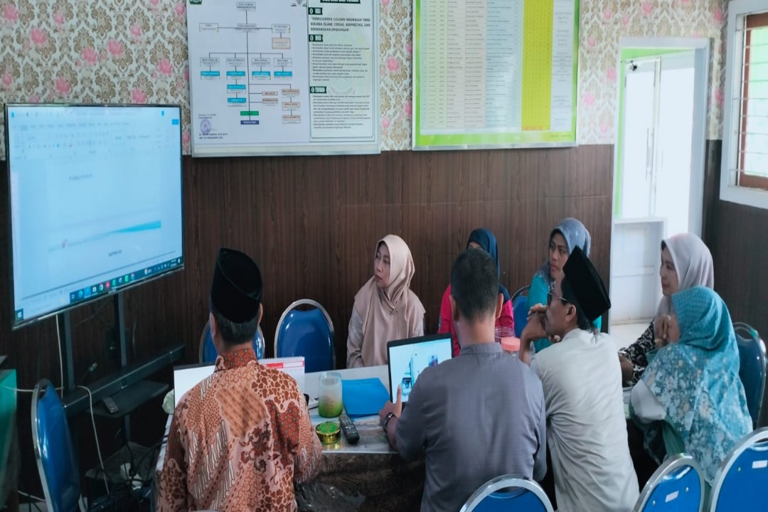 Tim Penyusun Renstra MTsN 6 Pasuruan Susun Arah Pengembangan Madrasah 2025–2029