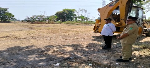 Camat Pohjentrek Kunjungi MTsN 6 Pasuruan, Dukung Pemerataan Lapangan Olahraga