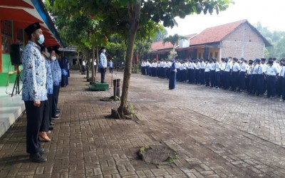 MTsN 6 Pasuruan Sambut PTM Seratus Persen dengan Apel Ceria