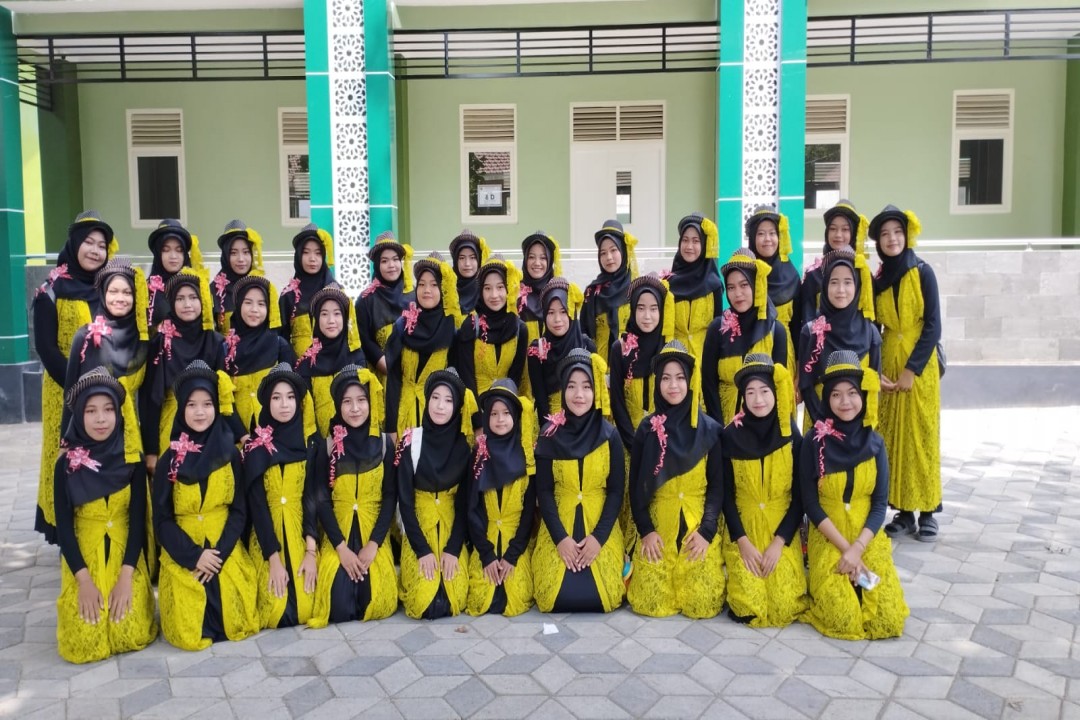 Sukses Raih Juara 2 dalam Lomba Paduan Suara Tingkat Kabupaten-Kota Pasuruan, Bukti Nyata Tim Paduan Suara MTsN 6 Pasuruan dapat Torehkan Prestasi