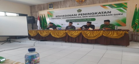 Kepala Madrasah dan Operator EMIS Hadiri Koordinasi Peningkatan Kompetensi Guru