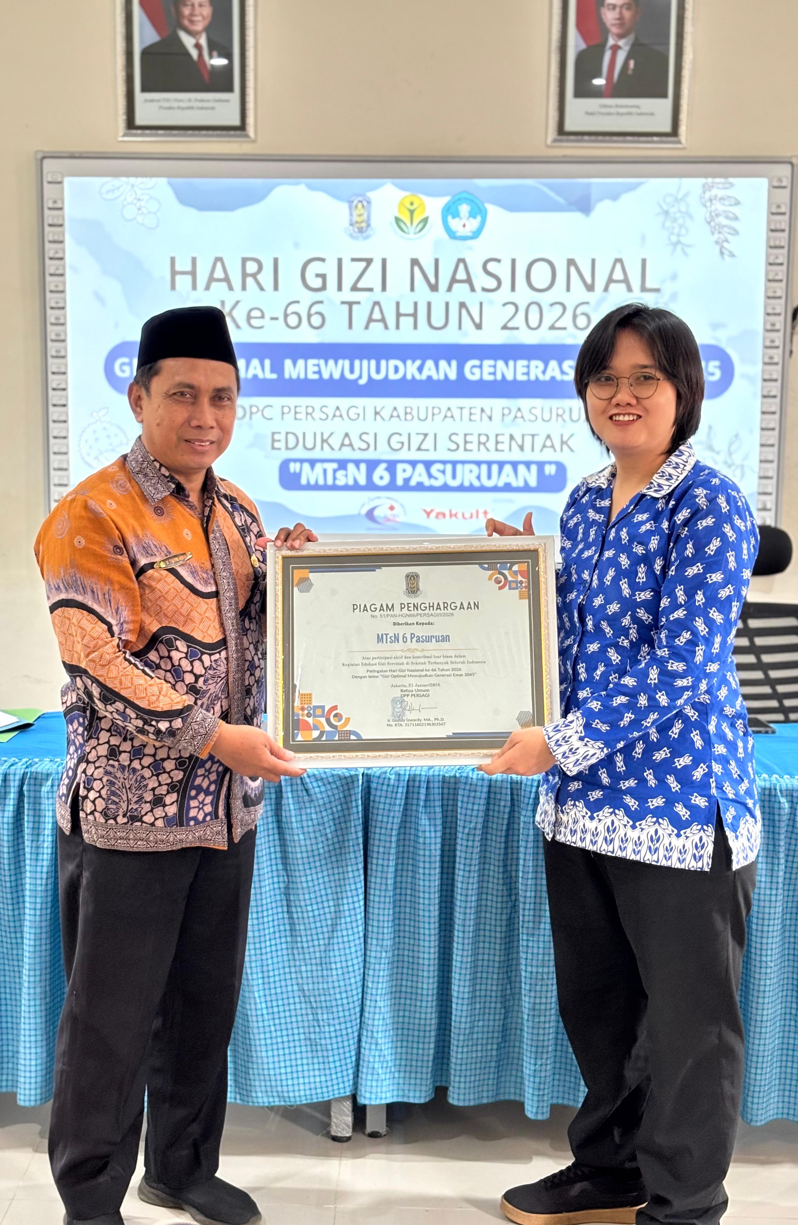 penyerahan piagam penghargaan